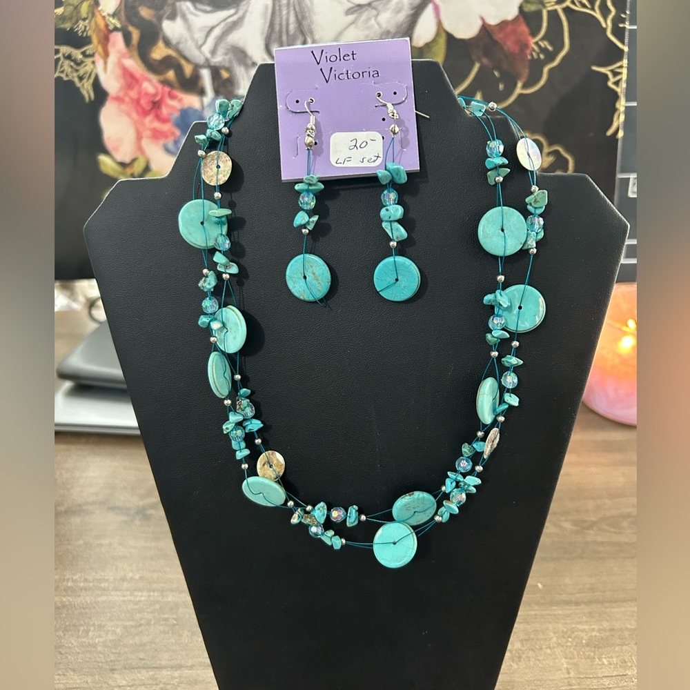 NWT necklace and earring set